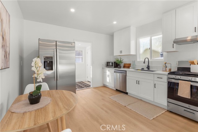 Detail Gallery Image 6 of 25 For 1330 E 56th, Long Beach,  CA 90805 - 2 Beds | 1 Baths