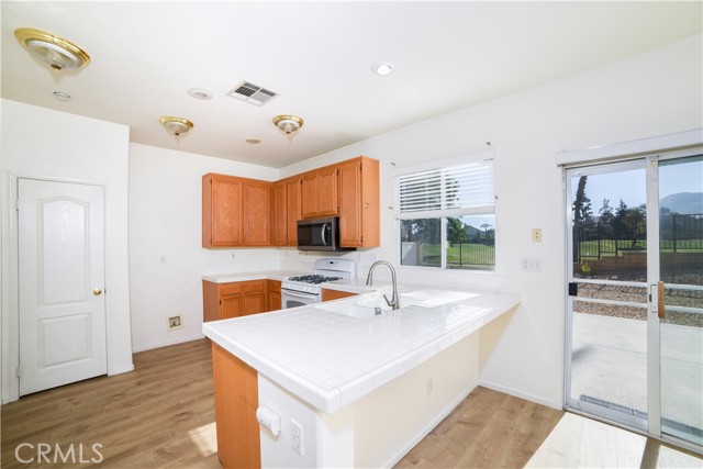 Detail Gallery Image 11 of 37 For 14810 Pete Dye St, Moreno Valley,  CA 92555 - 3 Beds | 2/1 Baths