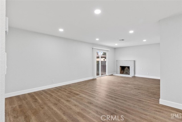 Detail Gallery Image 4 of 28 For 3013 Arnold St, Bakersfield,  CA 93305 - 3 Beds | 2 Baths