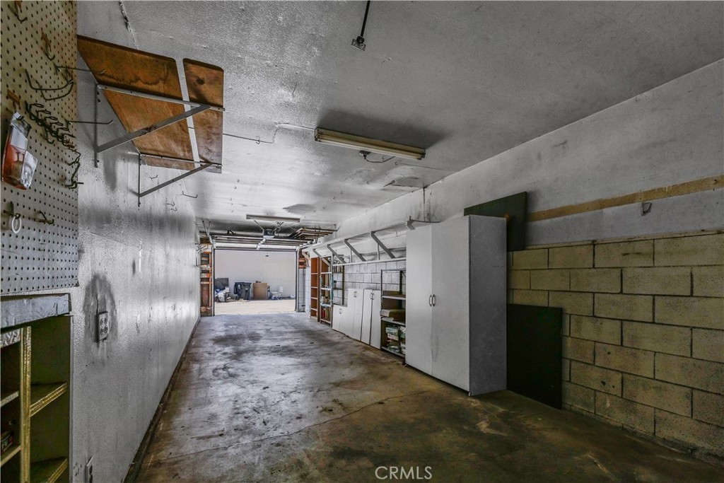 https://media.crmls.org/medias/3c85ae01-6b51-4151-932c-cc33a2dc255a.jpg?preset=X-Large