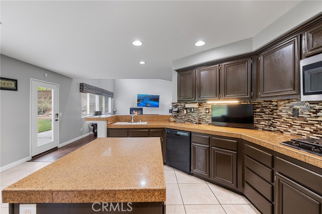 Detail Gallery Image 8 of 58 For 26426 Cardinal Dr, Canyon Country,  CA 91387 - 5 Beds | 4 Baths