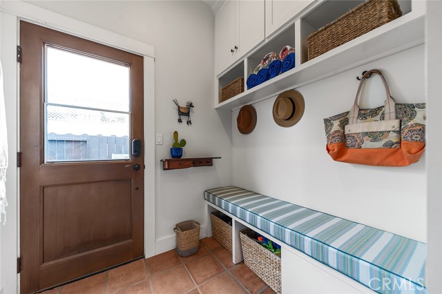 69 Santa Ana Avenue, Long Beach CA: https://media.crmls.org/medias/3c862797-f69b-4e01-a2d6-0fbae22abb65.jpg
