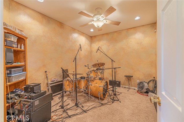 Image 44 of 72 For 2534 Desert Rose Drive
