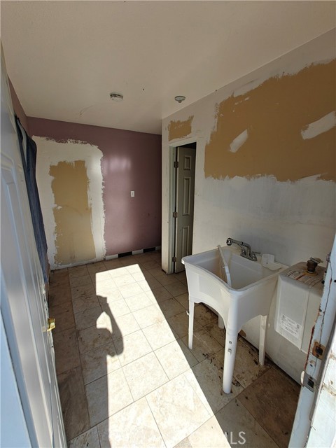 Detail Gallery Image 12 of 51 For 31576 Emerald Rd, Lucerne Valley,  CA 92356 - 1 Beds | 1 Baths