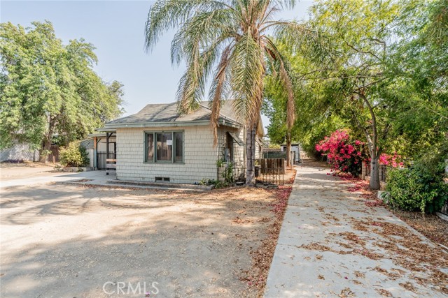 1964 Marlborough Avenue, Riverside CA: https://media.crmls.org/medias/3c8803e4-5e3b-4f8f-b514-90e92d147b95.jpg