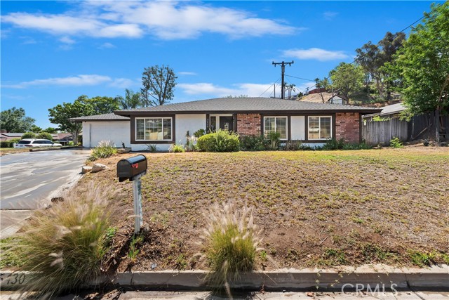 5430 Avenue Juan Bautista, Jurupa Valley CA: https://media.crmls.org/medias/3c88ab35-2464-4ef2-a50e-ea2627a87569.jpg