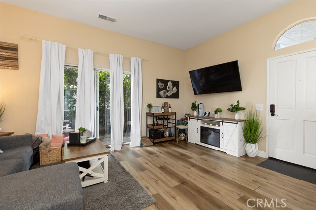 Detail Gallery Image 4 of 26 For 770 E San Bernardino Rd #1,  Covina,  CA 91723 - 2 Beds | 2 Baths