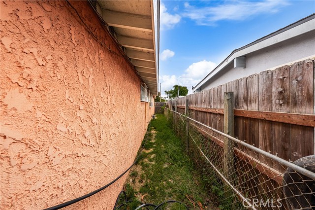 Detail Gallery Image 33 of 41 For 526 Nottingham Ave, Santa Ana,  CA 92703 - 4 Beds | 2 Baths