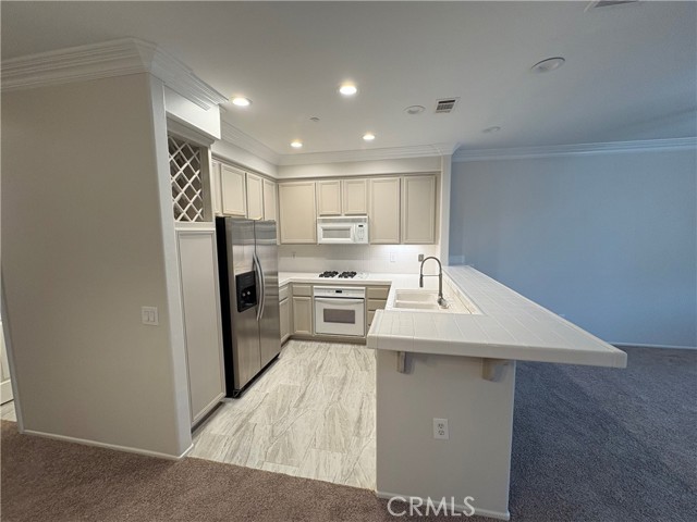 Detail Gallery Image 2 of 18 For 28512 Sorano, Lake Forest,  CA 92679 - 2 Beds | 2 Baths