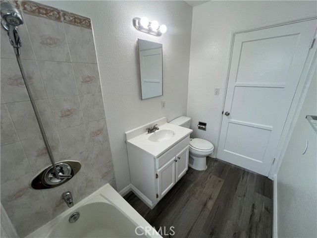 Detail Gallery Image 7 of 9 For 6916 S Main St #1/2,  Los Angeles,  CA 90003 - 1 Beds | 1 Baths