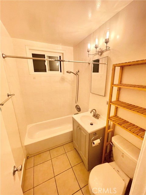 Detail Gallery Image 4 of 7 For 430 S Curtis Ave, Alhambra,  CA 91803 - 2 Beds | 1 Baths