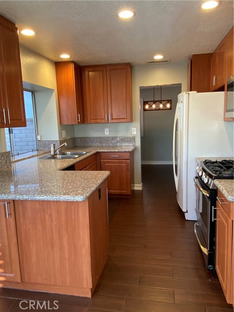 Detail Gallery Image 8 of 23 For 11000 Shaw St, Rancho Cucamonga,  CA 91701 - 3 Beds | 2/1 Baths