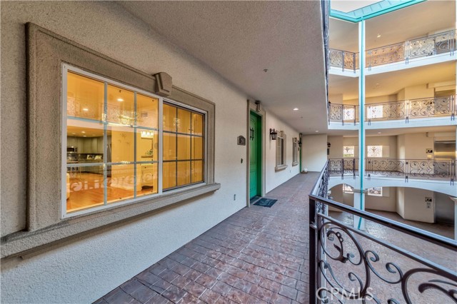 Detail Gallery Image 22 of 29 For 722 S Oxford Ave #206,  Los Angeles,  CA 90005 - 3 Beds | 3 Baths