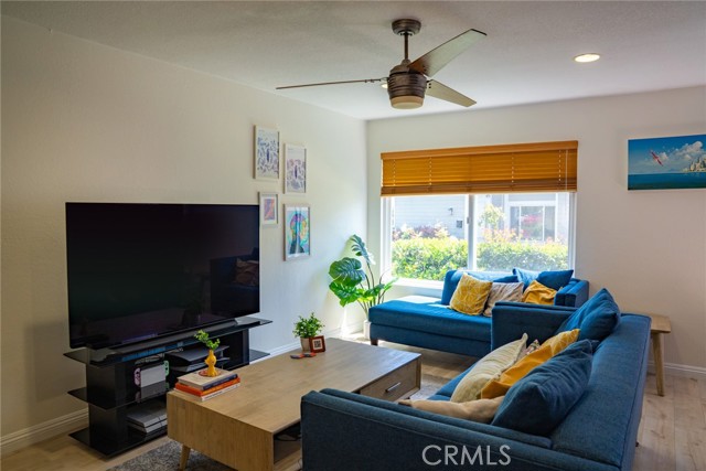 54 Oval Road, Irvine CA: https://media.crmls.org/medias/3c8a967f-d2a9-4846-b8cf-29121cc93079.jpg