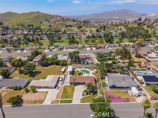 Detail Gallery Image 11 of 43 For 7635 Lakeside Dr, Jurupa Valley,  CA 92509 - 4 Beds | 2/1 Baths