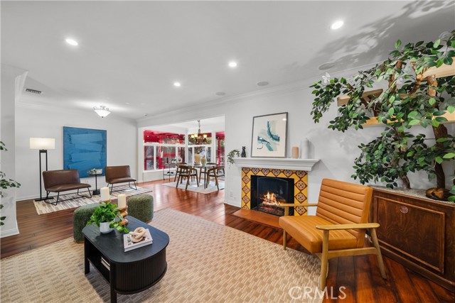 Detail Gallery Image 5 of 38 For 7819 Encino, Northridge,  CA 91325 - 3 Beds | 2 Baths