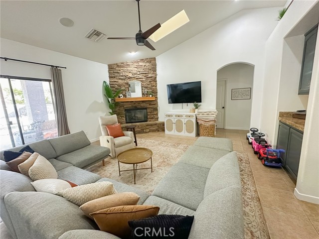 Detail Gallery Image 5 of 23 For 7525 Whitney Ave, Yucca Valley,  CA 92284 - 4 Beds | 2 Baths