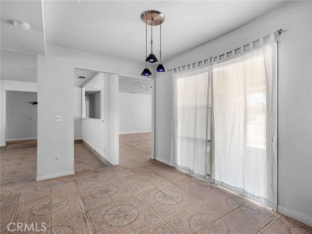 18425 Owatonna Road, Apple Valley CA: https://media.crmls.org/medias/3c8de9fe-a868-4970-9bec-ab56bc41262f.jpg