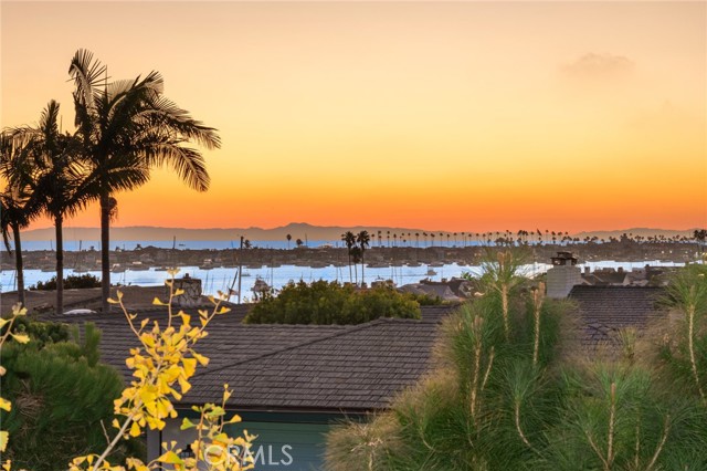 Detail Gallery Image 2 of 40 For 1727 Galatea Ter, Corona Del Mar,  CA 92625 - 3 Beds | 2 Baths