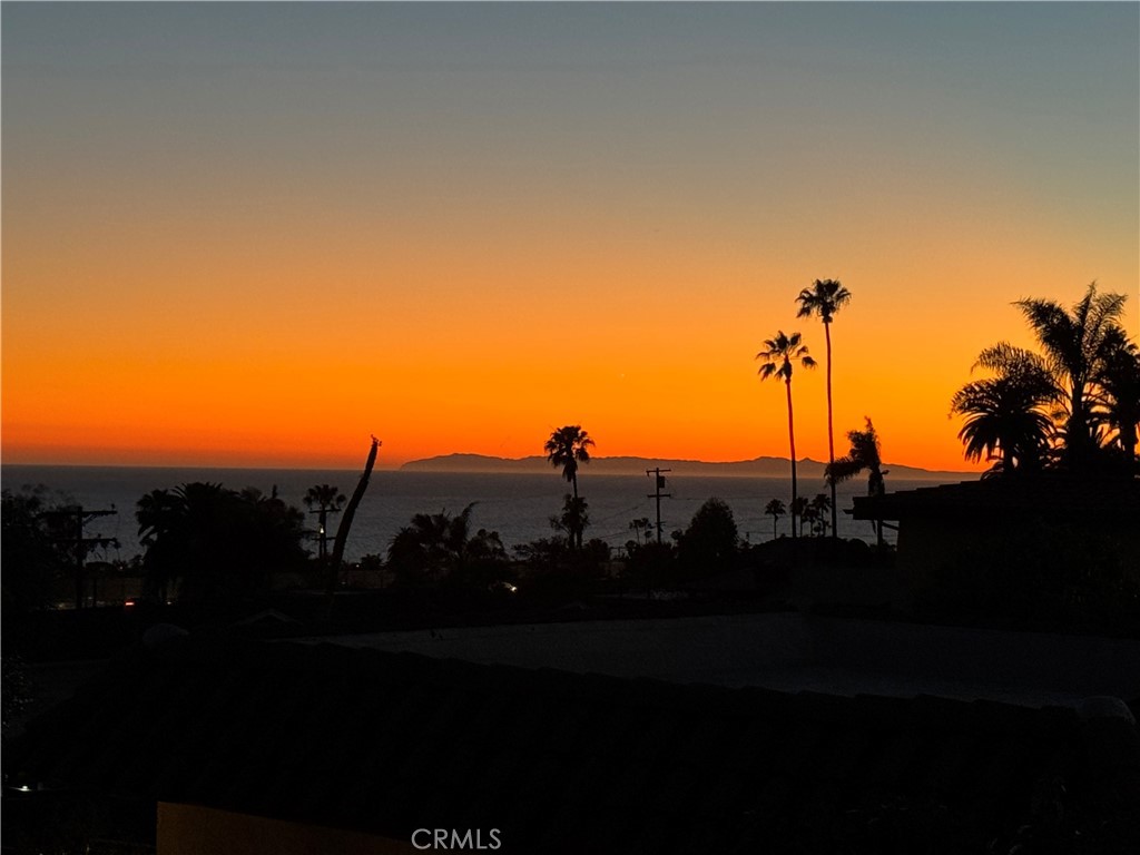 https://media.crmls.org/medias/3c8f692d-a33b-4959-b85b-aa4eca9b3b9c.jpg?preset=X-Large