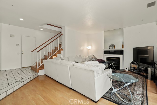 Detail Gallery Image 4 of 31 For 8755 Cedar St, Bellflower,  CA 90706 - 3 Beds | 2/1 Baths