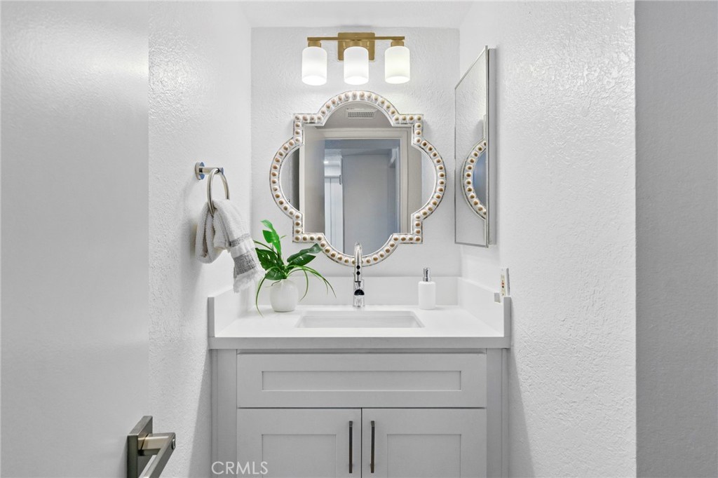 https://media.crmls.org/medias/3c8ff785-6dcf-41bb-894a-77e7d601734c.jpg?preset=X-Large