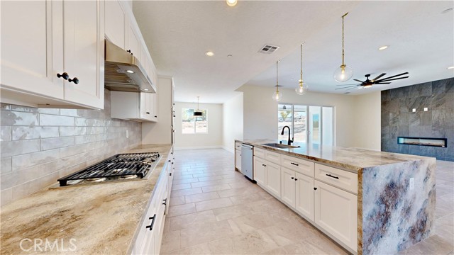 Detail Gallery Image 25 of 68 For 14285 Riverside Dr, Apple Valley,  CA 92307 - 4 Beds | 2/1 Baths