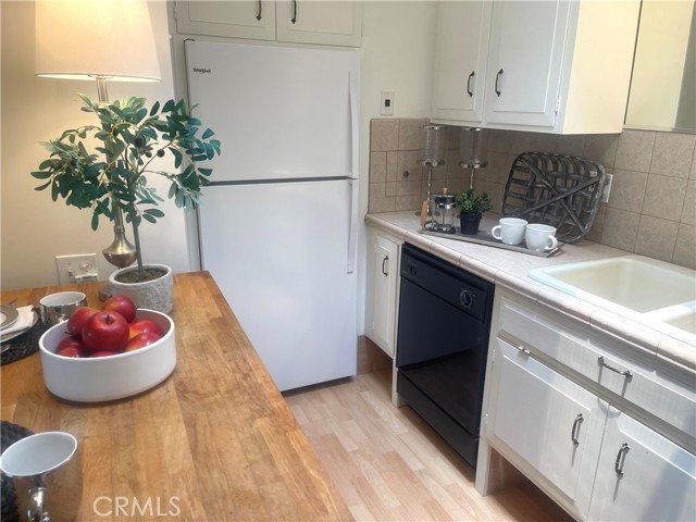 1441 Homewood Road, Seal Beach CA: https://media.crmls.org/medias/3c92f5b9-9699-478e-a3e0-6de62c040534.jpg
