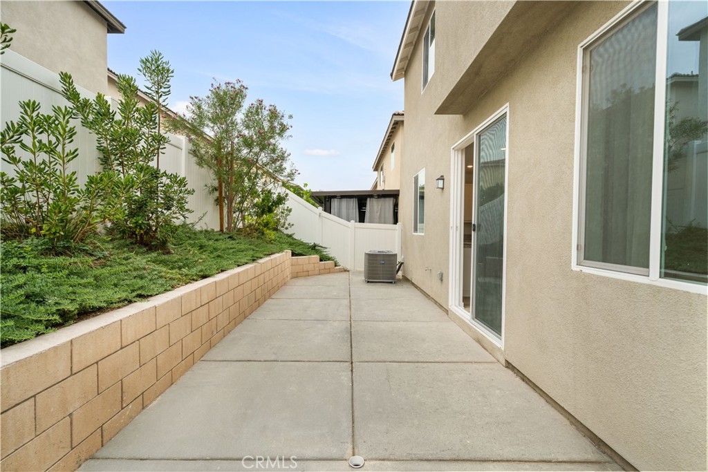 https://media.crmls.org/medias/3c92fe9c-2dad-49b5-b5f9-9257fbcb9802.jpg?preset=X-Large