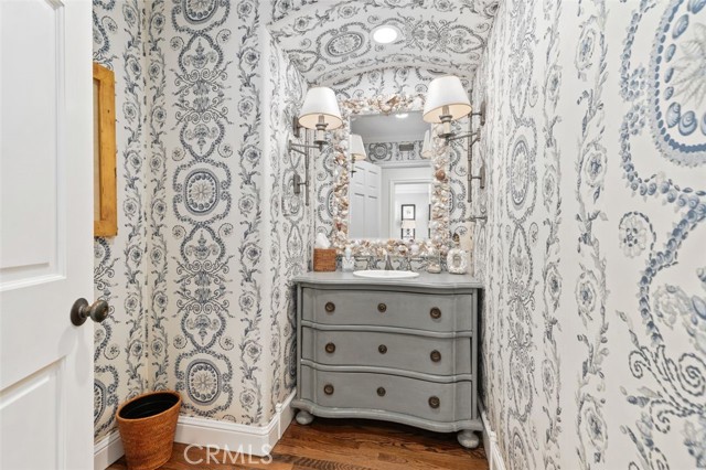 Detail Gallery Image 29 of 43 For 2431 Bayshore Drive, Newport Beach,  CA 92663 - 4 Beds | 3/1 Baths