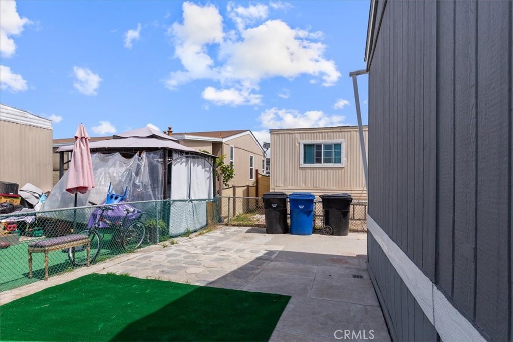 9080 Bloomfield Avenue 272