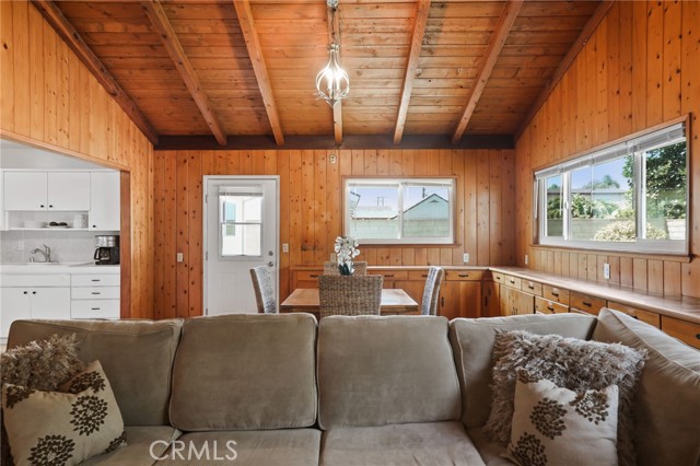 20071 Moontide Circle, Huntington Beach CA: https://media.crmls.org/medias/3c941d0b-4cee-4342-bee5-646e2bab8c9e.jpg