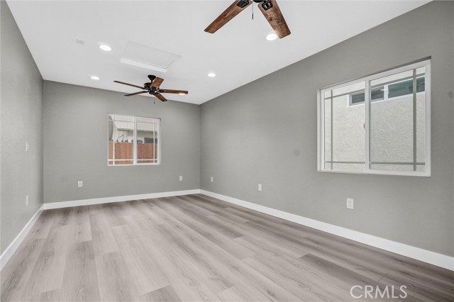 2321 Locust Avenue, Long Beach CA: https://media.crmls.org/medias/3c944b1c-6b75-462e-98a3-111aa5311fa4.jpg
