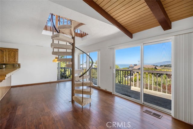 373 Bristol Street, Cambria CA: https://media.crmls.org/medias/3c94c18e-8f8d-4402-a4a8-73a2c9925654.jpg