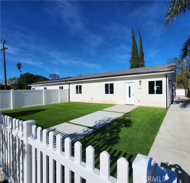 Detail Gallery Image 3 of 12 For 19453 Strathern St, Reseda,  CA 91335 - 3 Beds | 2/1 Baths