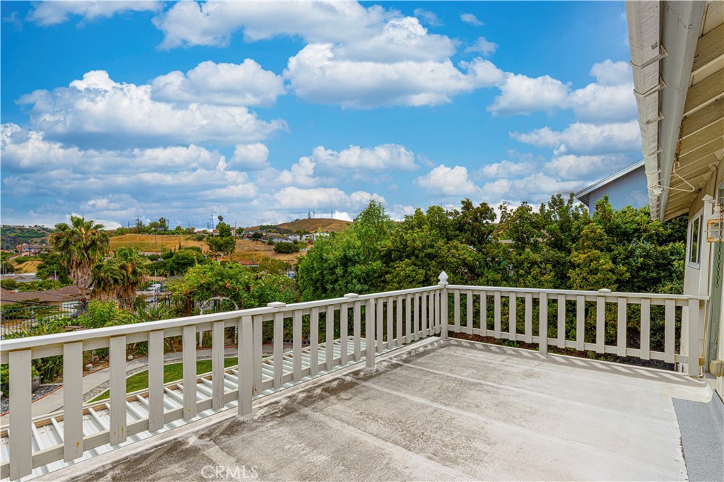 https://media.crmls.org/medias/3c951789-2834-447a-b103-296b6ecd1d6a.jpg?preset=X-Large