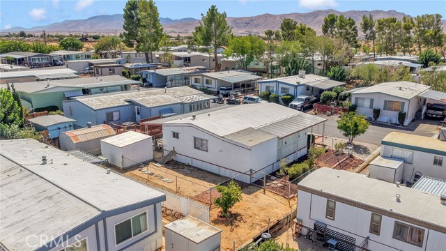 11414 Serra Rd, Apple Valley CA: https://media.crmls.org/medias/3c958ebb-4c8d-4835-8661-6d8d8315f45e.jpg