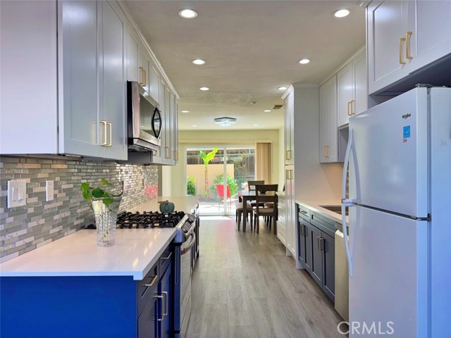 Detail Gallery Image 8 of 49 For 3534 Del Amo Blvd, Torrance,  CA 90503 - 4 Beds | 2/1 Baths