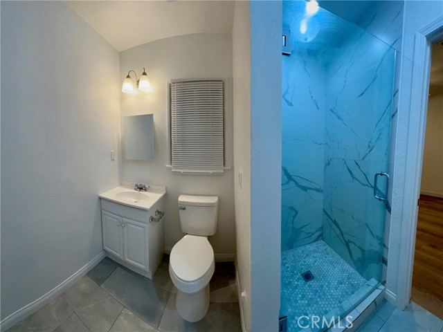 Detail Gallery Image 10 of 13 For 18656 Runnymede Street, Reseda,  CA 91335 - 3 Beds | 2 Baths