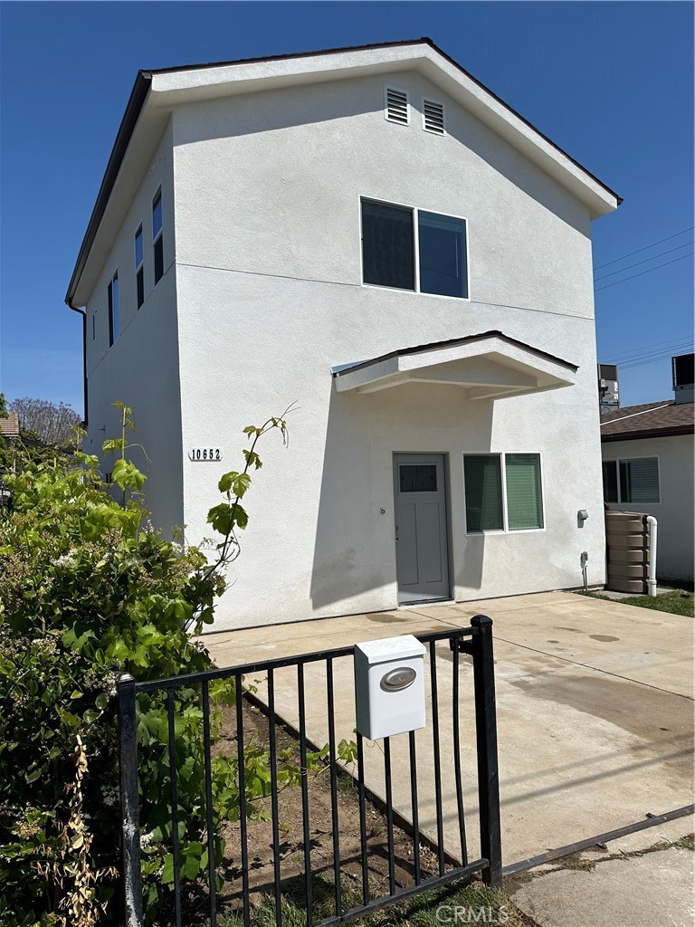 10652 Shoshone Avenue