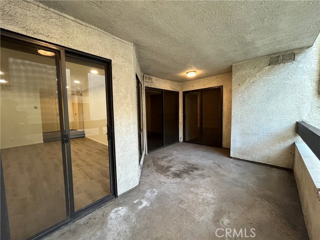 Detail Gallery Image 11 of 14 For 222 N Rose #207,  Burbank,  CA 91505 - 2 Beds | 2 Baths