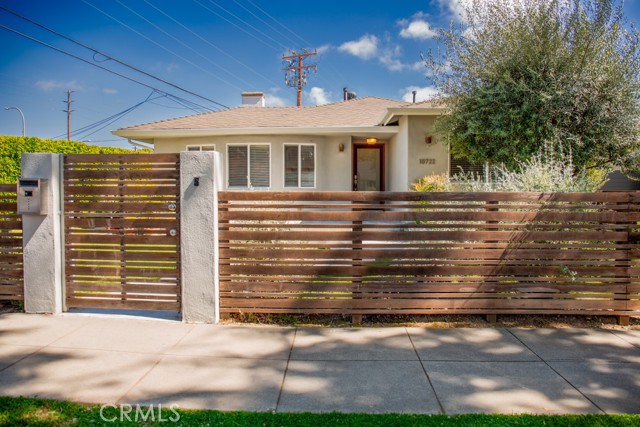 Detail Gallery Image 2 of 25 For 10722 Braddock Dr, Culver City,  CA 90230 - 3 Beds | 2 Baths