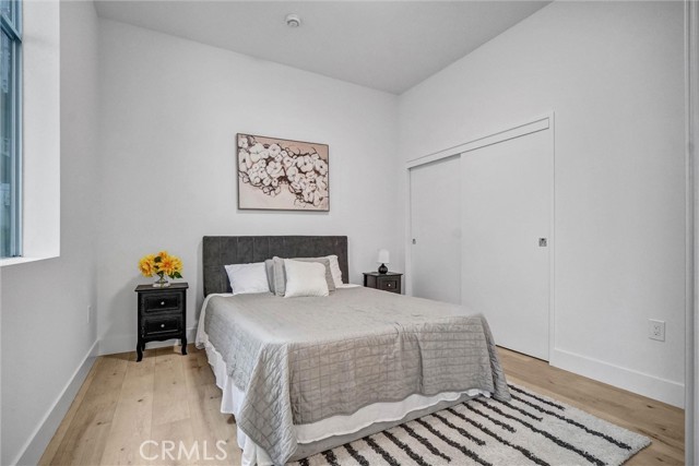 435 W Center Street Promenade, Anaheim CA: https://media.crmls.org/medias/3c98de24-4b47-4eb7-acb1-22d04195eb17.jpg