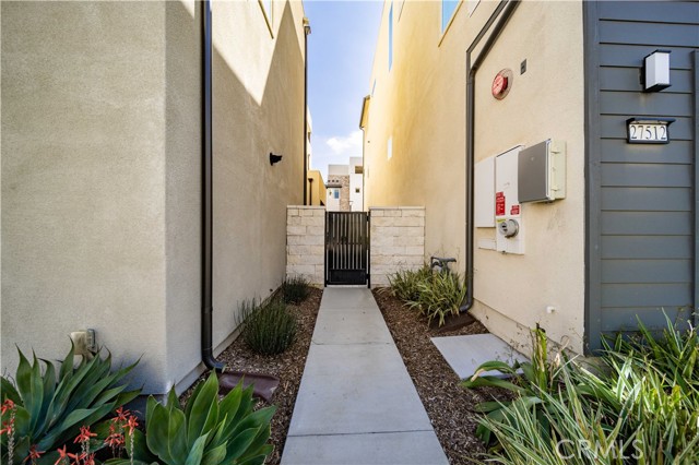 Detail Gallery Image 47 of 69 For 27516 Golden Currant Pl, Valencia,  CA 91381 - 4 Beds | 4/1 Baths