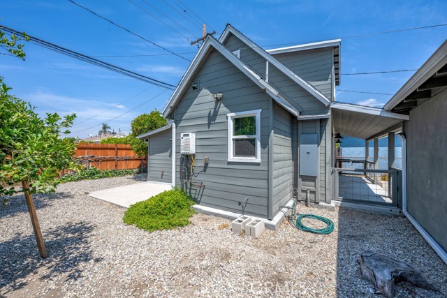 1219 N Lincoln Street, Burbank CA: https://media.crmls.org/medias/3c9e2f8c-c903-4e56-8926-7d2b5592766b.jpg