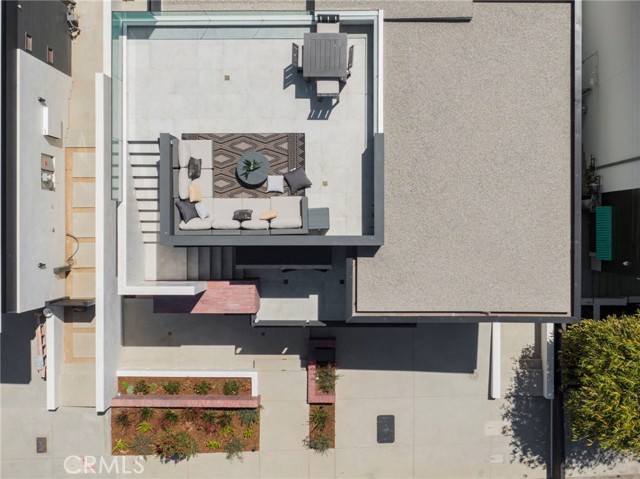 720 24th Place, Hermosa Beach, California 90254, 5 Bedrooms Bedrooms, ,2 BathroomsBathrooms,Residential,Sold,24th Place,SB22069458