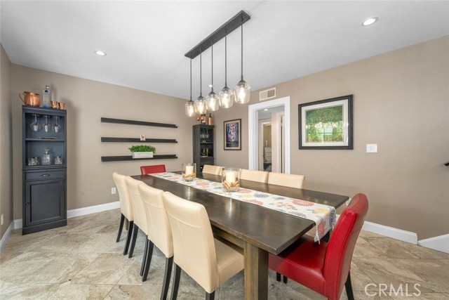 6786 Molokai Drive, Cypress CA: https://media.crmls.org/medias/3c9f26de-d3ad-44b1-b82b-8f3142bb230d.jpg