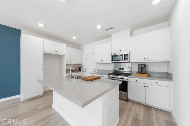 15901 Stresa Lane, Fontana CA: https://media.crmls.org/medias/3ca09eaf-f8a9-4227-850a-72cdfbf3f2e1.jpg