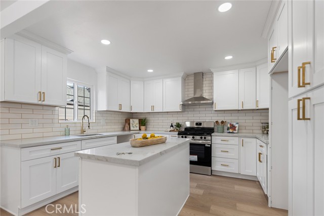 Detail Gallery Image 4 of 28 For 23832 La Rosa, Lake Forest,  CA 92630 - 4 Beds | 2 Baths