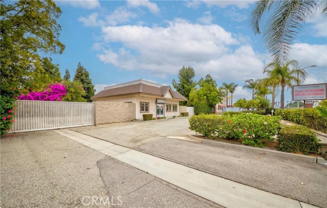 Image 6 of 24 For 8111 Commonwealth Avenue